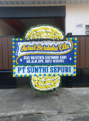 Papan Bunga Duka di Bandar Petalangan
