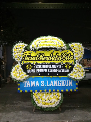 Papan Bunga Duka di Bandar Petalangan